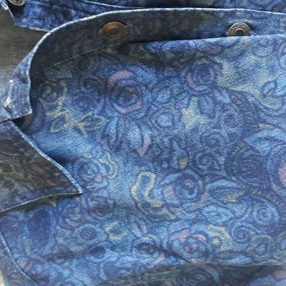 Women's shirt heavy duty material can even be worn as a jacket - Picture 5 of 5